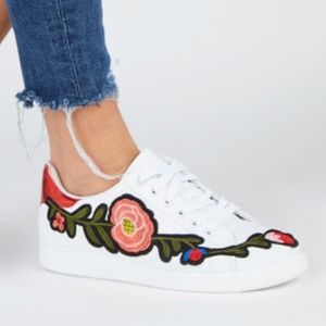 EMBROIDERED FLOWER SNEAKERS